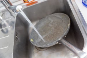dirty pan washing