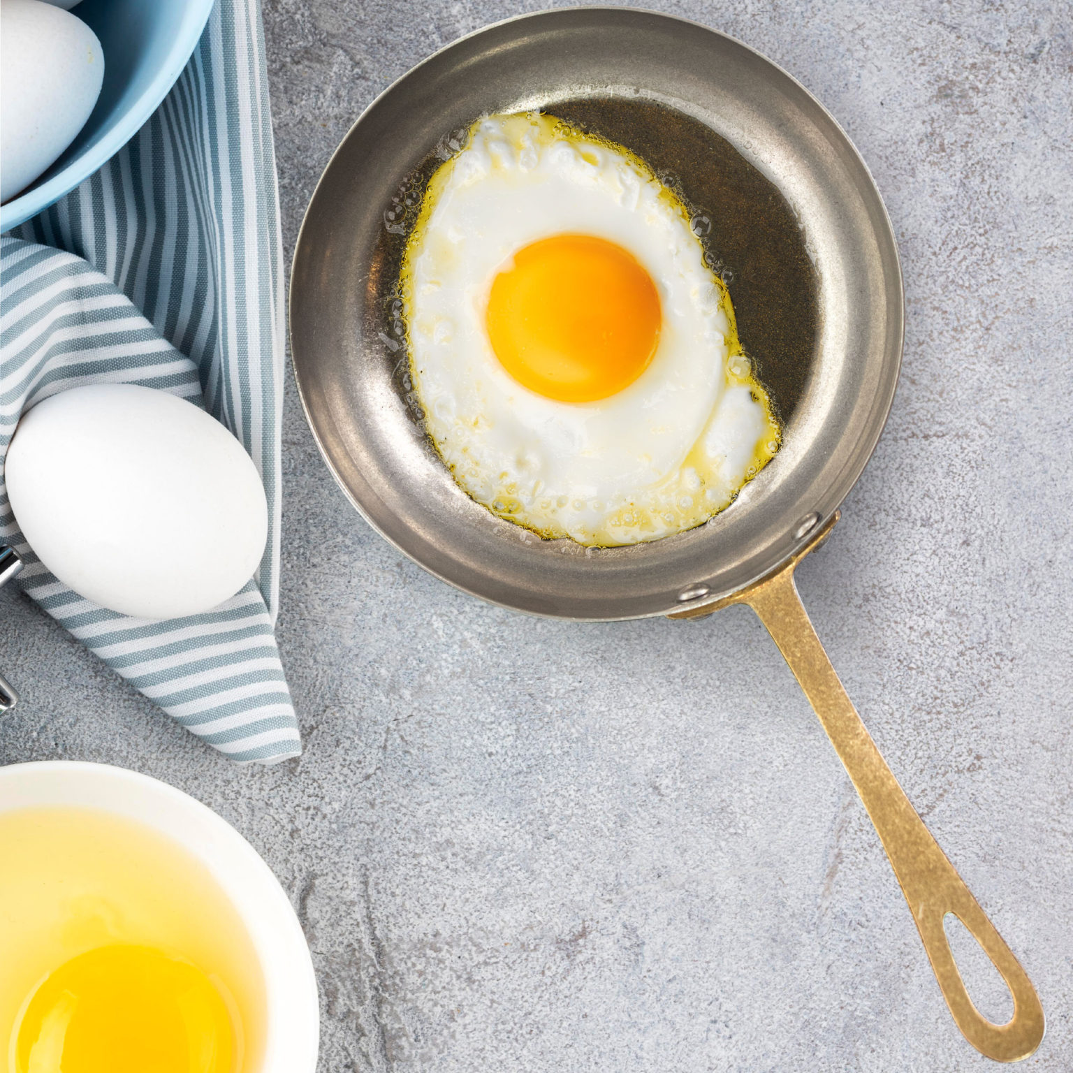 How to Cook Eggs in a Pan