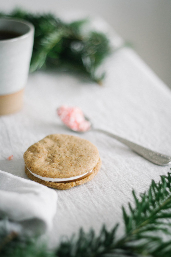 CHRISTMAS ROOIBOS GINGERBREAD SANDWICH COOKIES WITH CARAMEL & MARSHMALLOW MERINGUE FROSTING