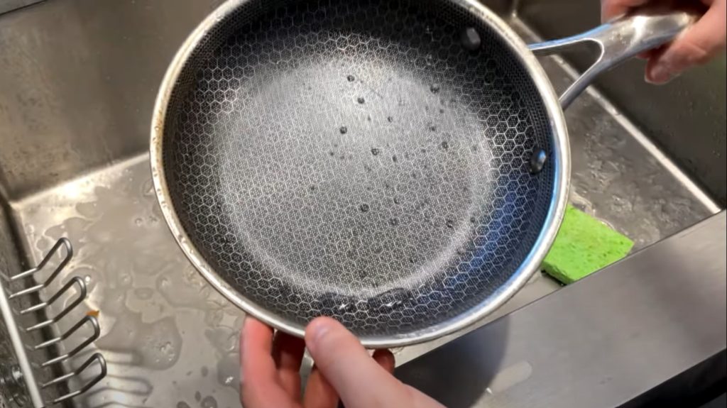 Area of my Hexclad pan seemed to have the paint come off? Anyone know  what's going on here? : r/cookware